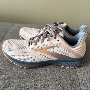Brooks Anthem 5 Women’s SZ 8.5